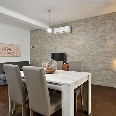 Damaria Apartment Loceri